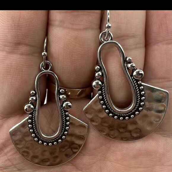 Silver Tone Fan Shaped Dangle Earrings NWT - Picture 3 of 4